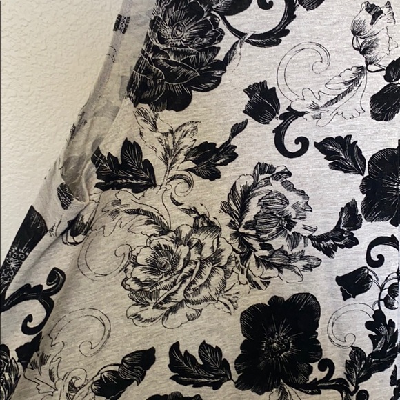 Black velvet flower dress - Picture 2 of 4